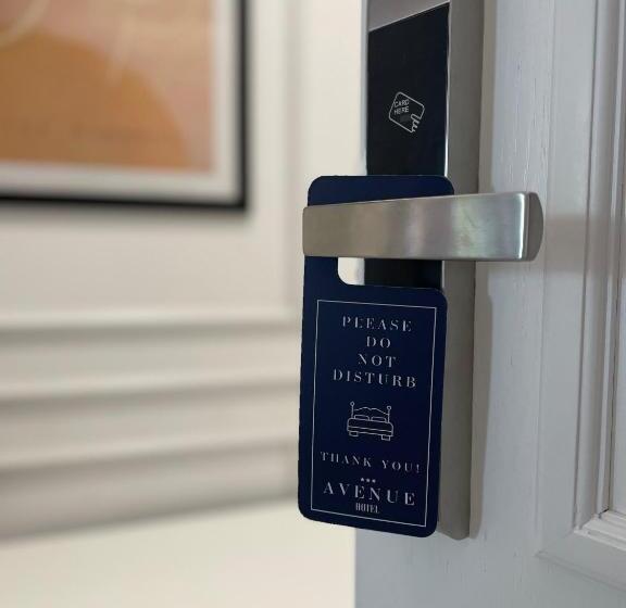 标准工作室, Avenue