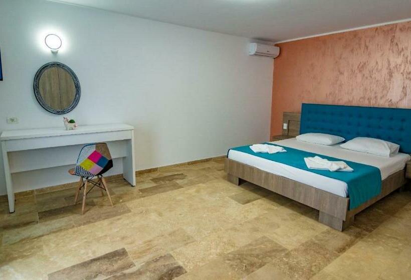 اتاق استاندارد, Blue Border