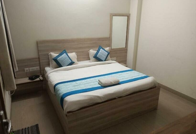 Quarto Deluxe, Meghna Residency