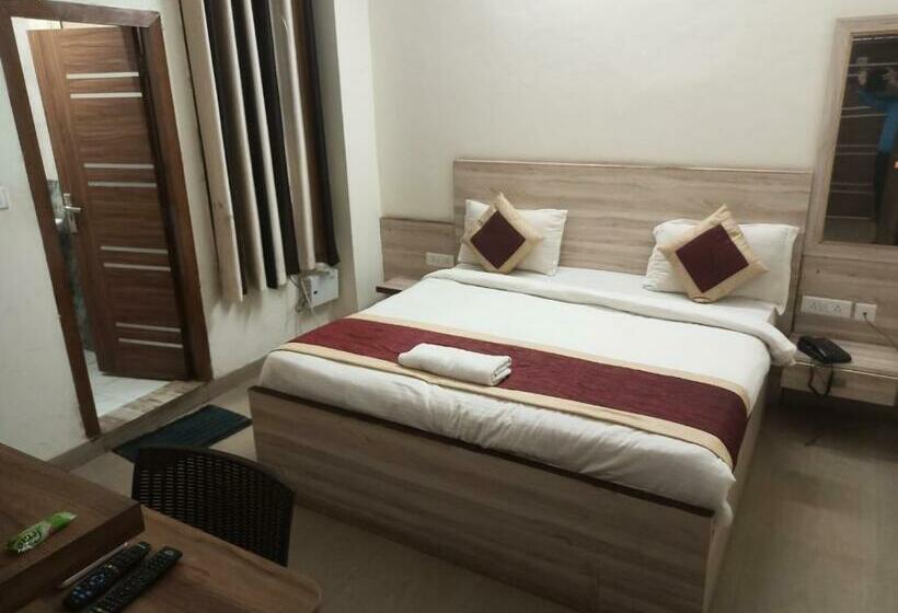 Quarto Deluxe, Meghna Residency
