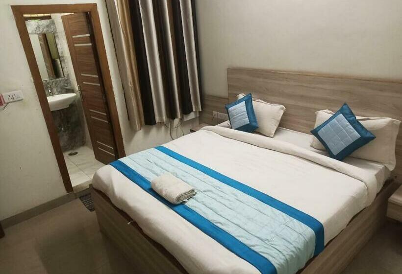 Quarto Deluxe, Meghna Residency