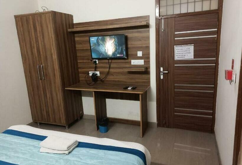 Quarto Deluxe, Meghna Residency