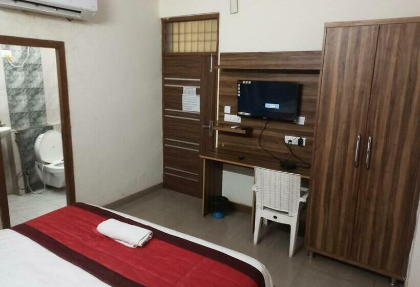 Quarto Deluxe, Meghna Residency