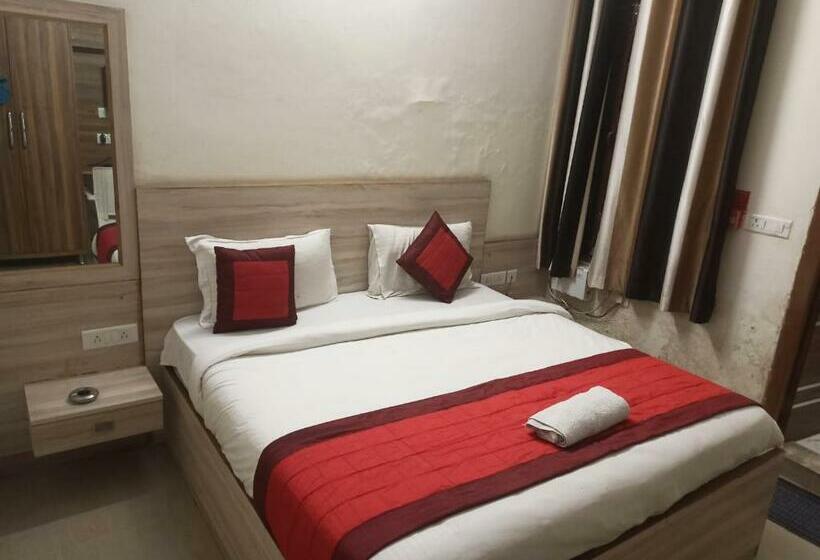 Quarto Deluxe, Meghna Residency