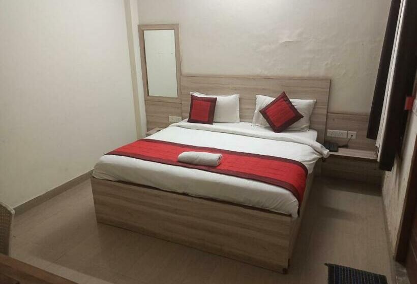 Quarto Deluxe, Meghna Residency