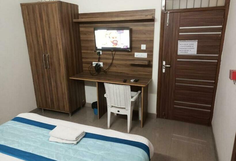 Quarto Deluxe, Meghna Residency