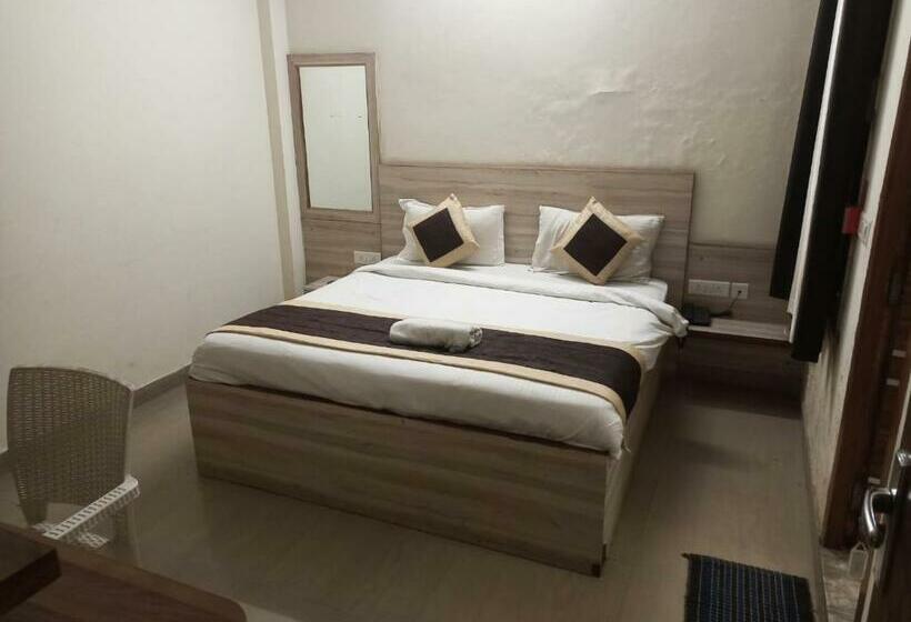 Quarto Deluxe, Meghna Residency
