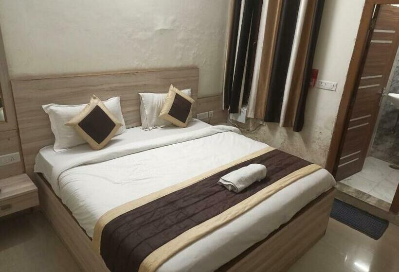 Quarto Deluxe, Meghna Residency