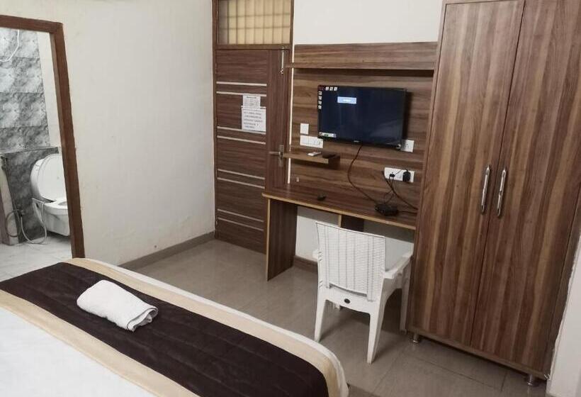 Quarto Deluxe, Meghna Residency