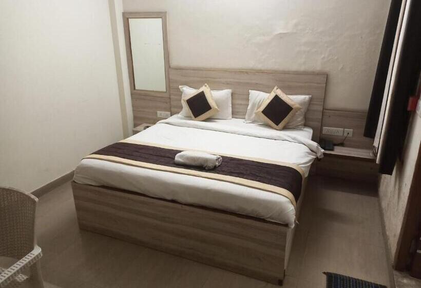 Quarto Deluxe, Meghna Residency