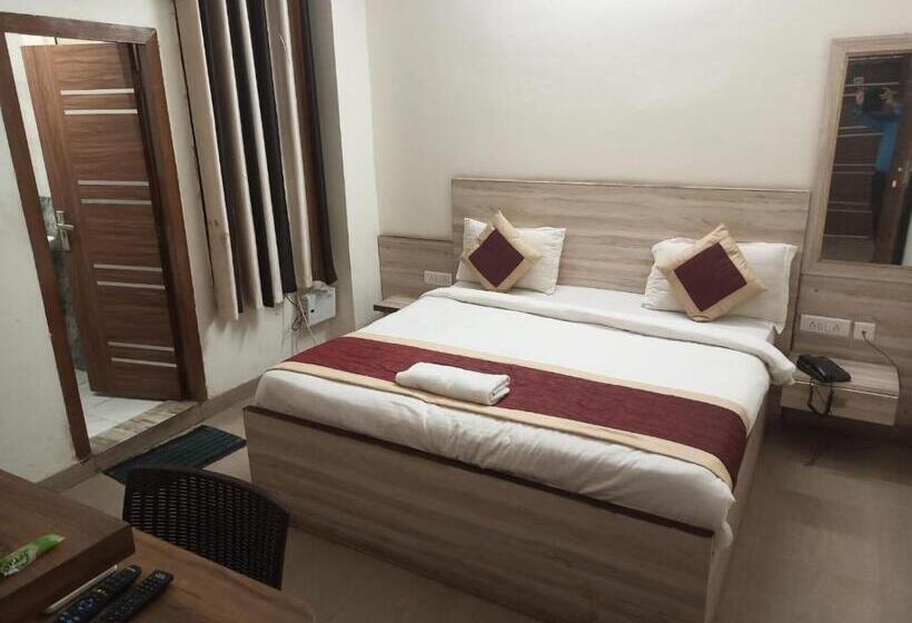 Quarto Deluxe, Meghna Residency