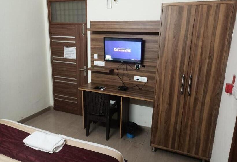 Quarto Deluxe, Meghna Residency