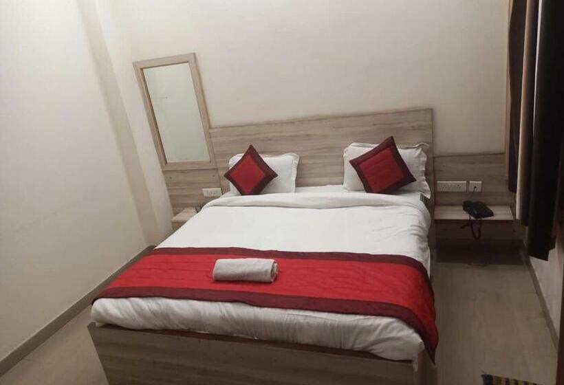 Quarto Deluxe, Meghna Residency
