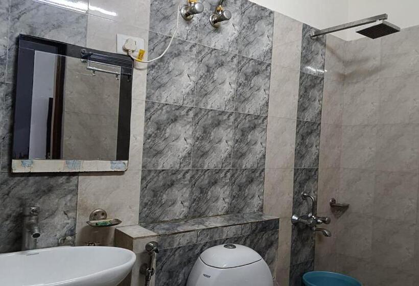 Quarto Deluxe, Meghna Residency