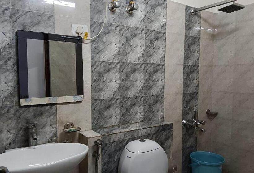 Quarto Deluxe, Meghna Residency