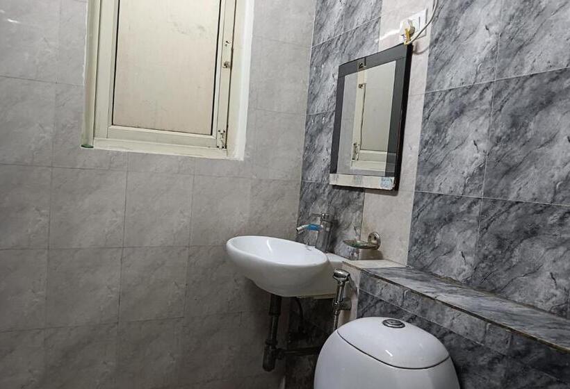 Quarto Deluxe, Meghna Residency