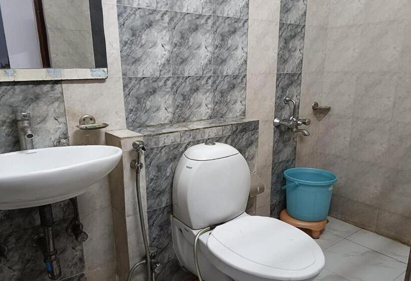 Quarto Deluxe, Meghna Residency