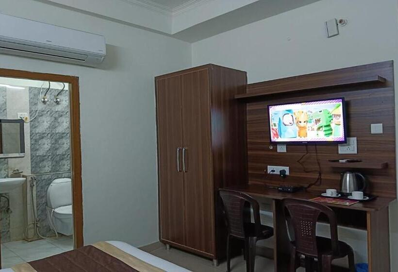 Quarto Deluxe, Meghna Residency
