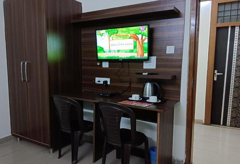 Quarto Deluxe, Meghna Residency