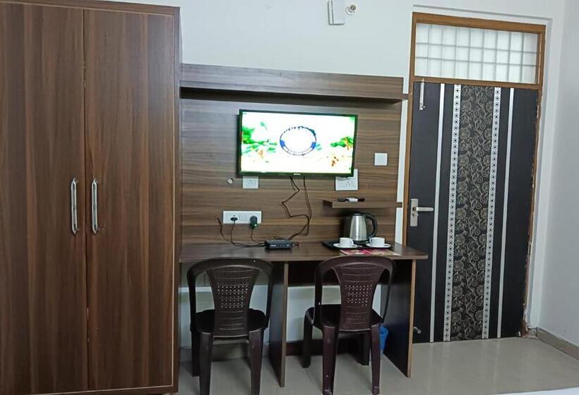 Quarto Deluxe, Meghna Residency