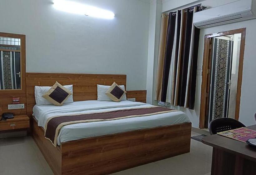 Quarto Deluxe, Meghna Residency