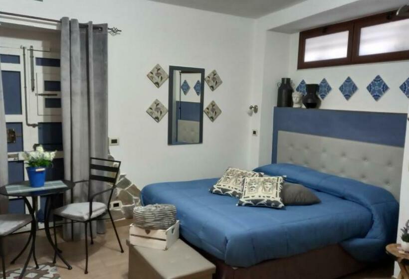 اتاق لوکس با تخت بزرگ, La Corte Di Angelica