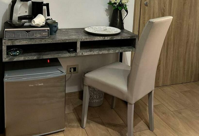 اتاق لوکس با تخت بزرگ, La Corte Di Angelica