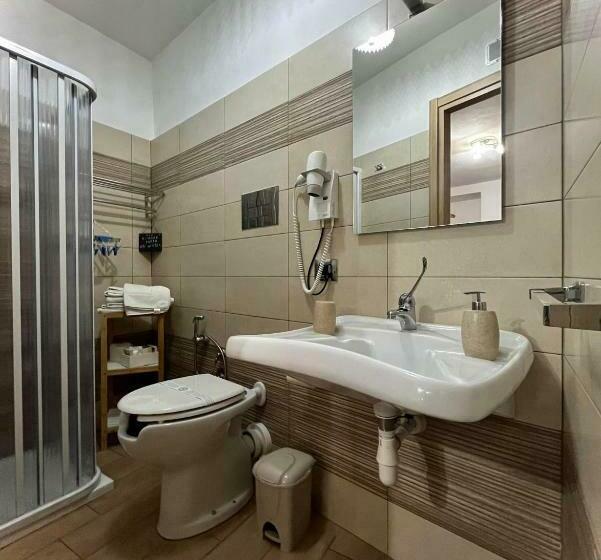 اتاق لوکس با تخت بزرگ, La Corte Di Angelica