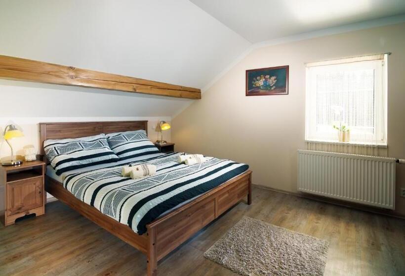 带两个卧室的顶楼公寓, Pension Luky