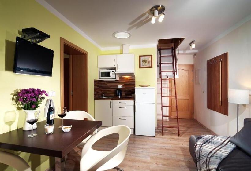 带两个卧室的顶楼公寓, Pension Luky