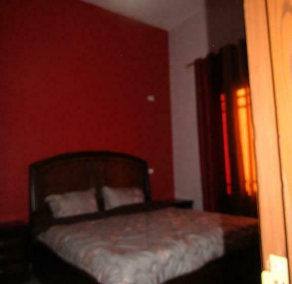 آپارتمان 1 خوابه همکف, Petracrystal