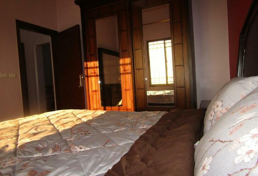 آپارتمان 1 خوابه همکف, Petracrystal