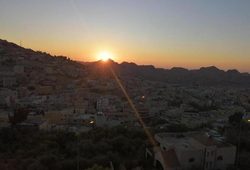 اتاق استاندارد با تخت بزرگ, Petracrystal