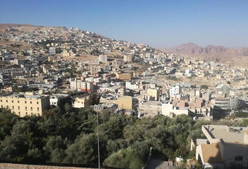 اتاق استاندارد با تخت بزرگ, Petracrystal