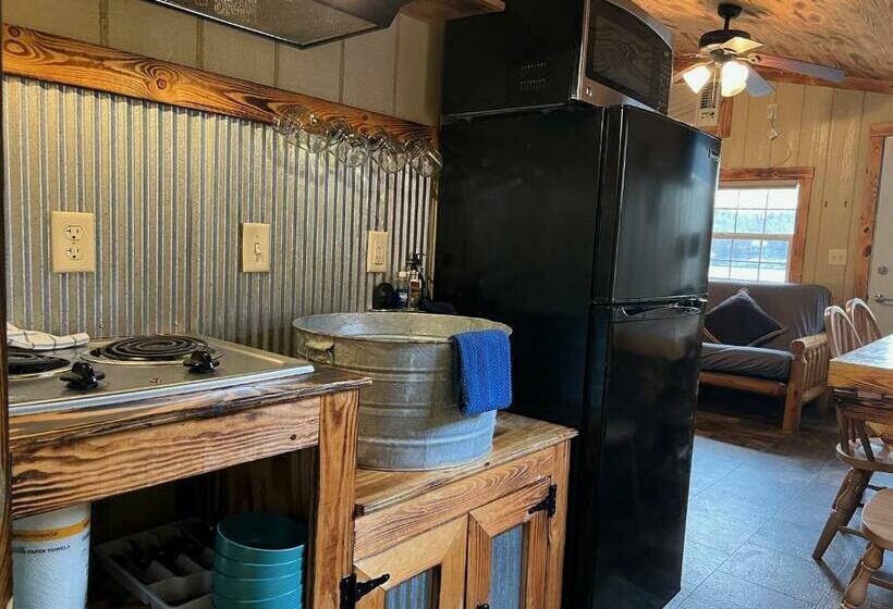 סוויטה, Buddy S Harbor