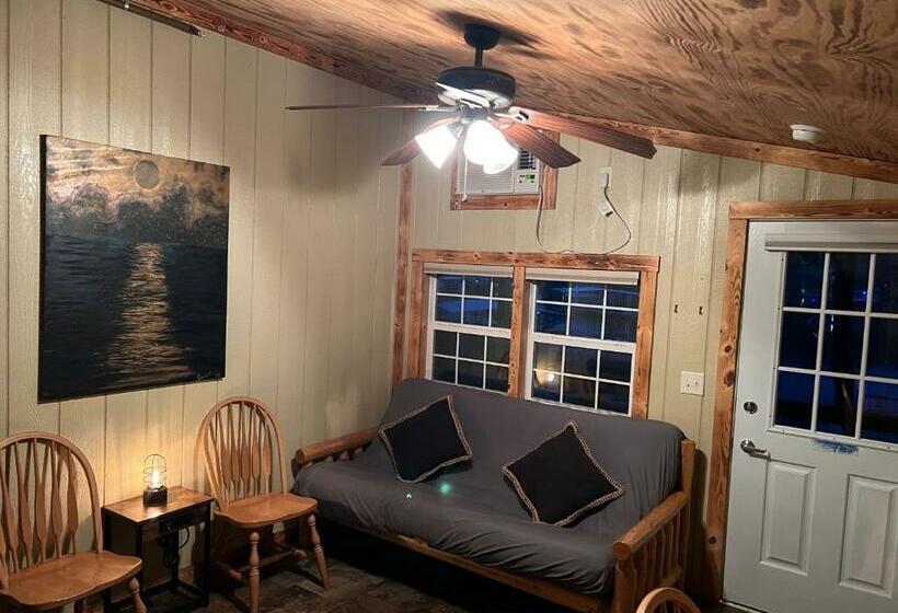 סוויטה, Buddy S Harbor