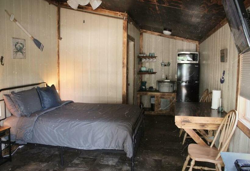 Standard studio with lake view, Buddy S Harbor