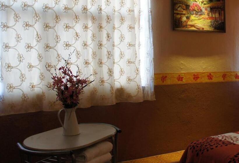 キングサイズベッドのデラックスルーム, Posada Y Spa Jade Teotihuacan