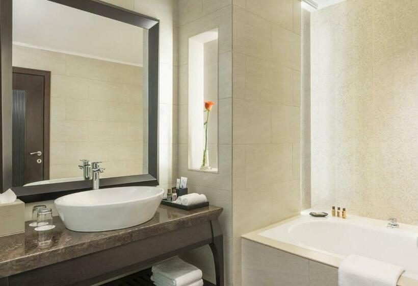 اتاق دلوکس با تخت کینگ و چشمانداز شهر, Sheraton Sharjah Beach Resort And Spa