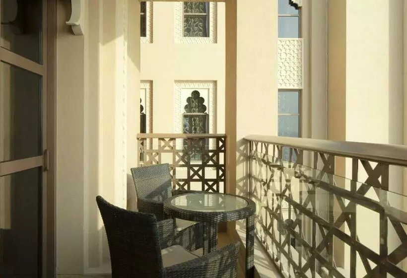 キングサイズベッド、シティビューデラックスルーム, Sheraton Sharjah Beach Resort And Spa