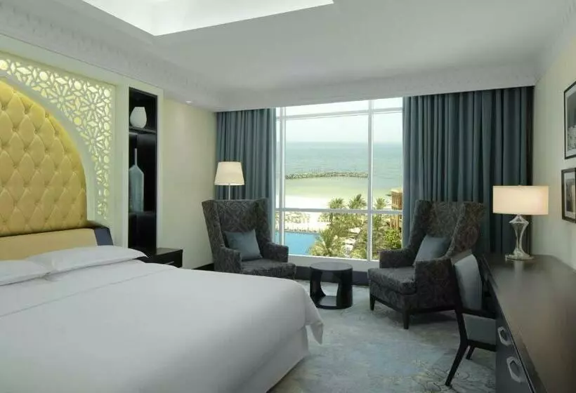 キングサイズベッドのスーペリアルーム, Sheraton Sharjah Beach Resort And Spa