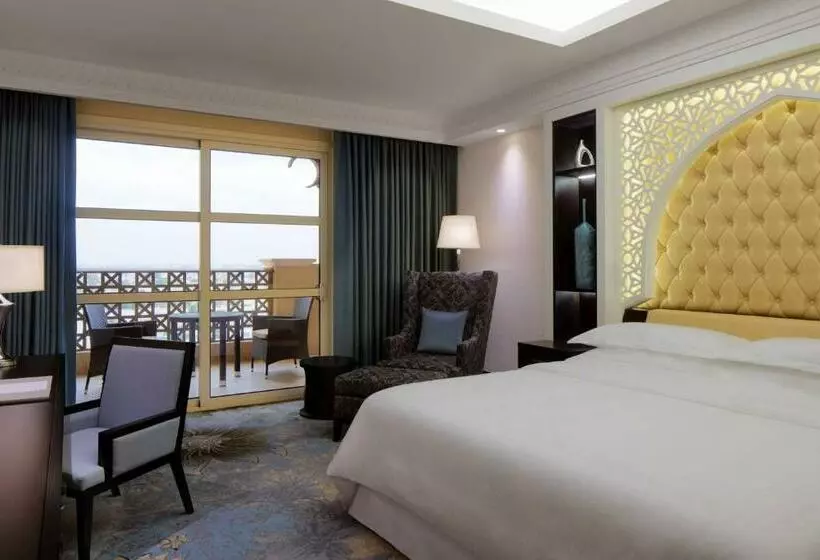 キングサイズベッドのスーペリアルーム, Sheraton Sharjah Beach Resort And Spa
