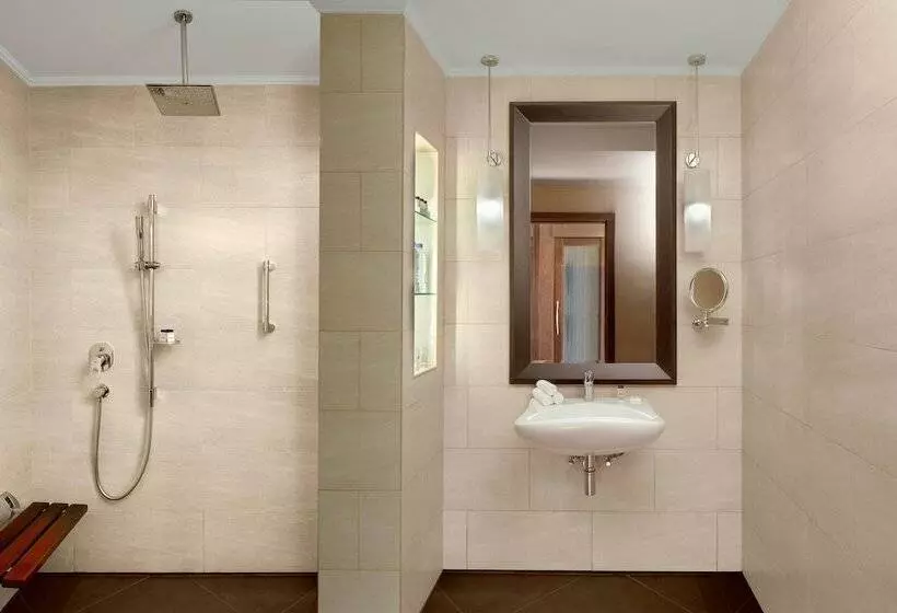オーシャンビュースーペリアールーム, Sheraton Sharjah Beach Resort And Spa