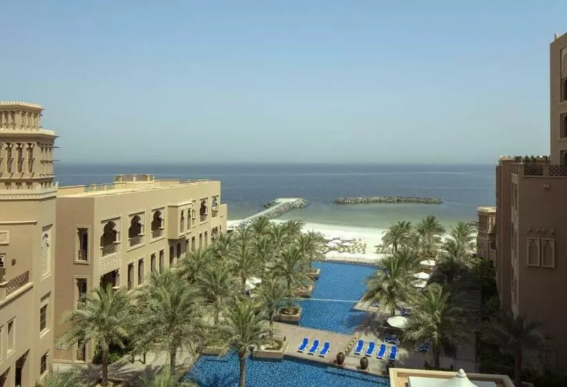 バルコニーつきオーシャンビュースーペリアルーム, Sheraton Sharjah Beach Resort And Spa