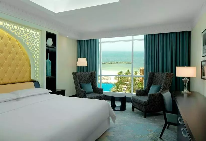 バルコニーつきオーシャンビュースーペリアルーム, Sheraton Sharjah Beach Resort And Spa
