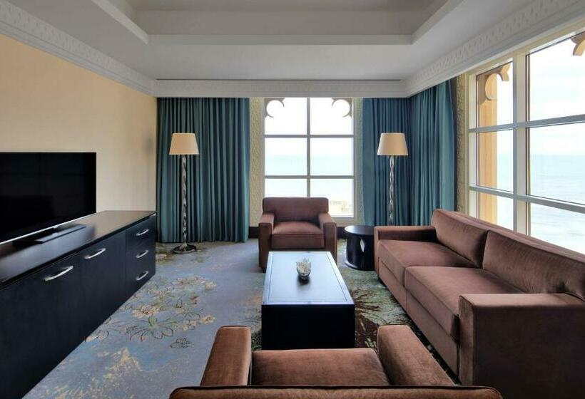 سوئیت کلاب, Sheraton Sharjah Beach Resort And Spa