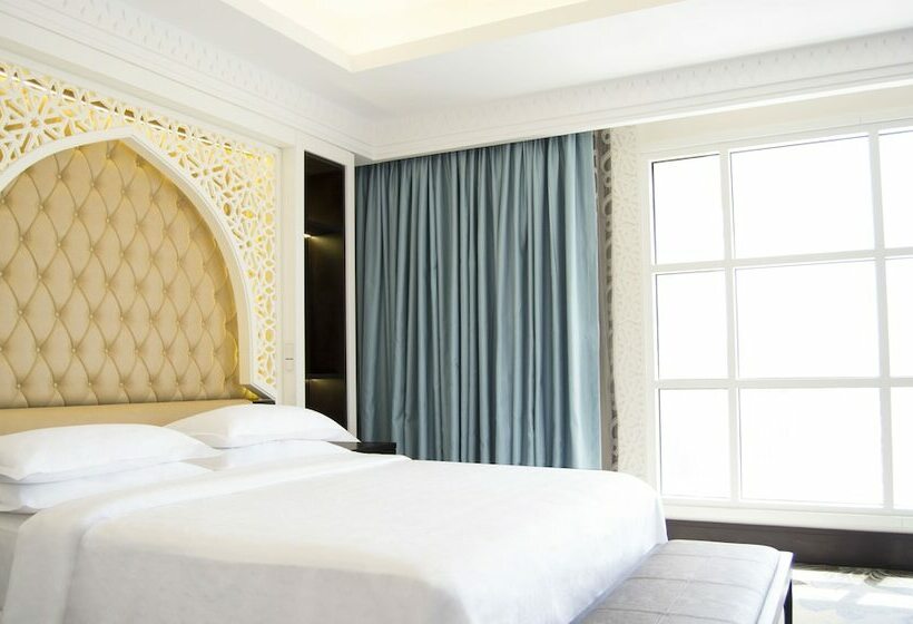 Люкс Клуб, Sheraton Sharjah Beach Resort And Spa