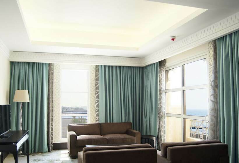 Люкс Клуб, Sheraton Sharjah Beach Resort And Spa