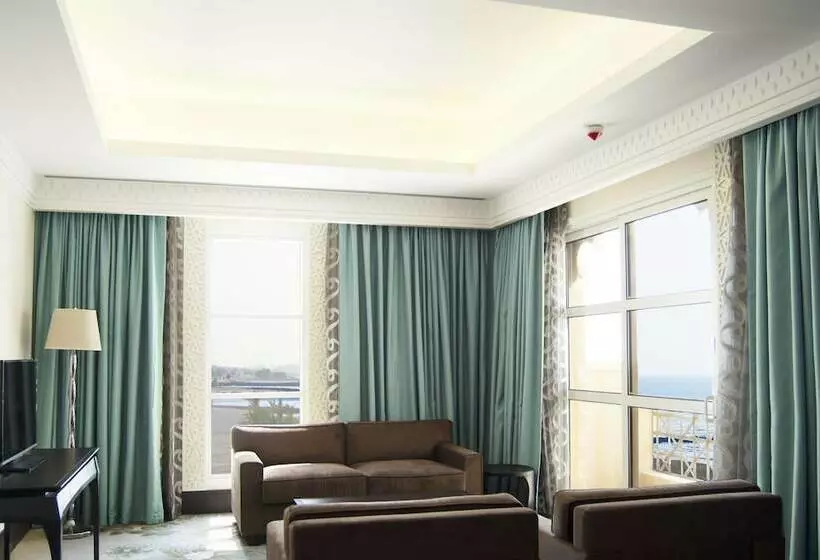 クラブスイート, Sheraton Sharjah Beach Resort And Spa