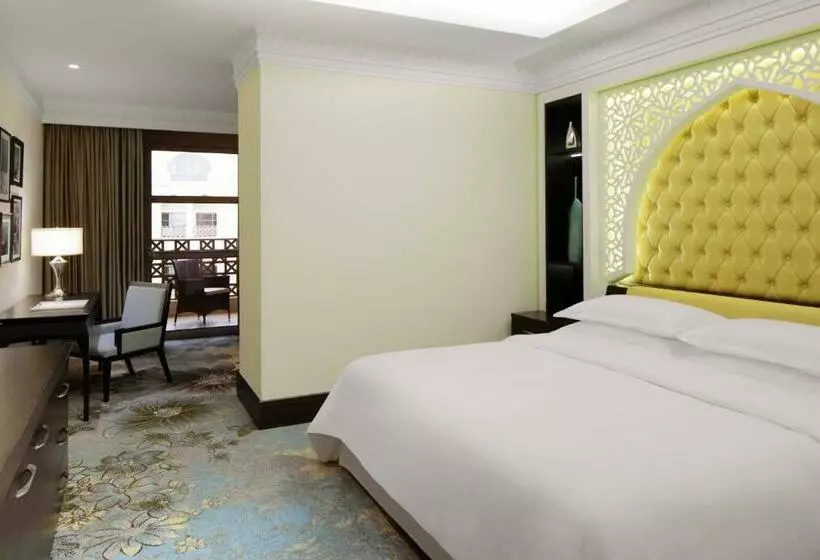 クラブルーム プールビュー, Sheraton Sharjah Beach Resort And Spa